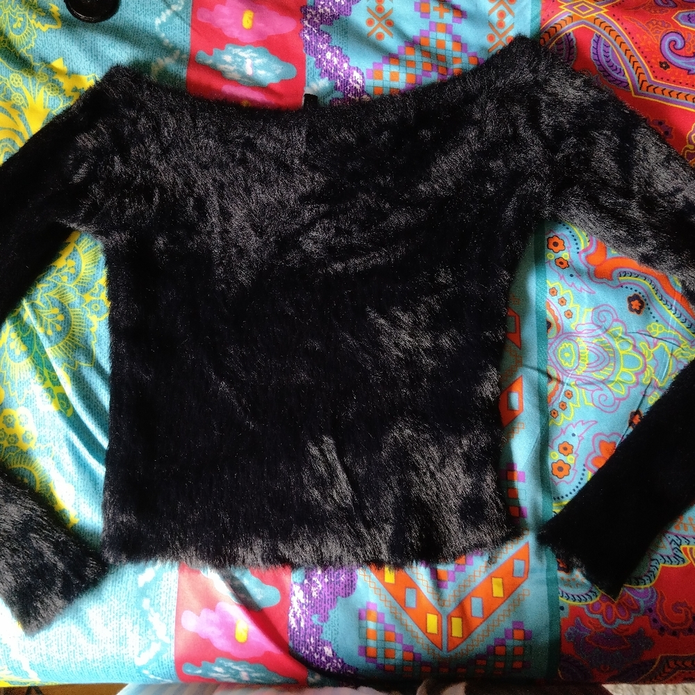H&M DIVIDED faux fur top sweater size XS